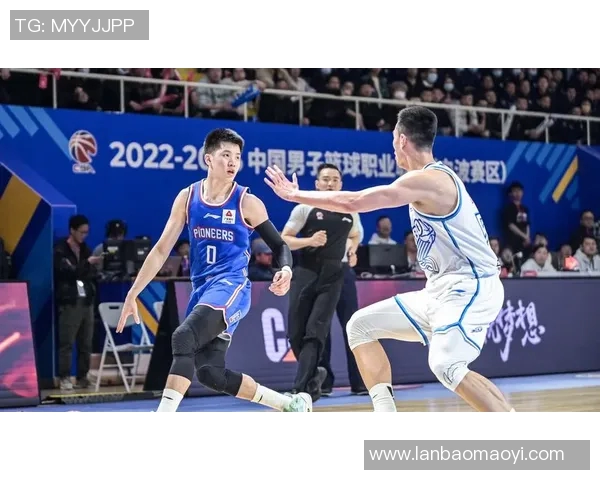 德黑兰独立队与柏斯队激战正酣精彩对决引发球迷热议